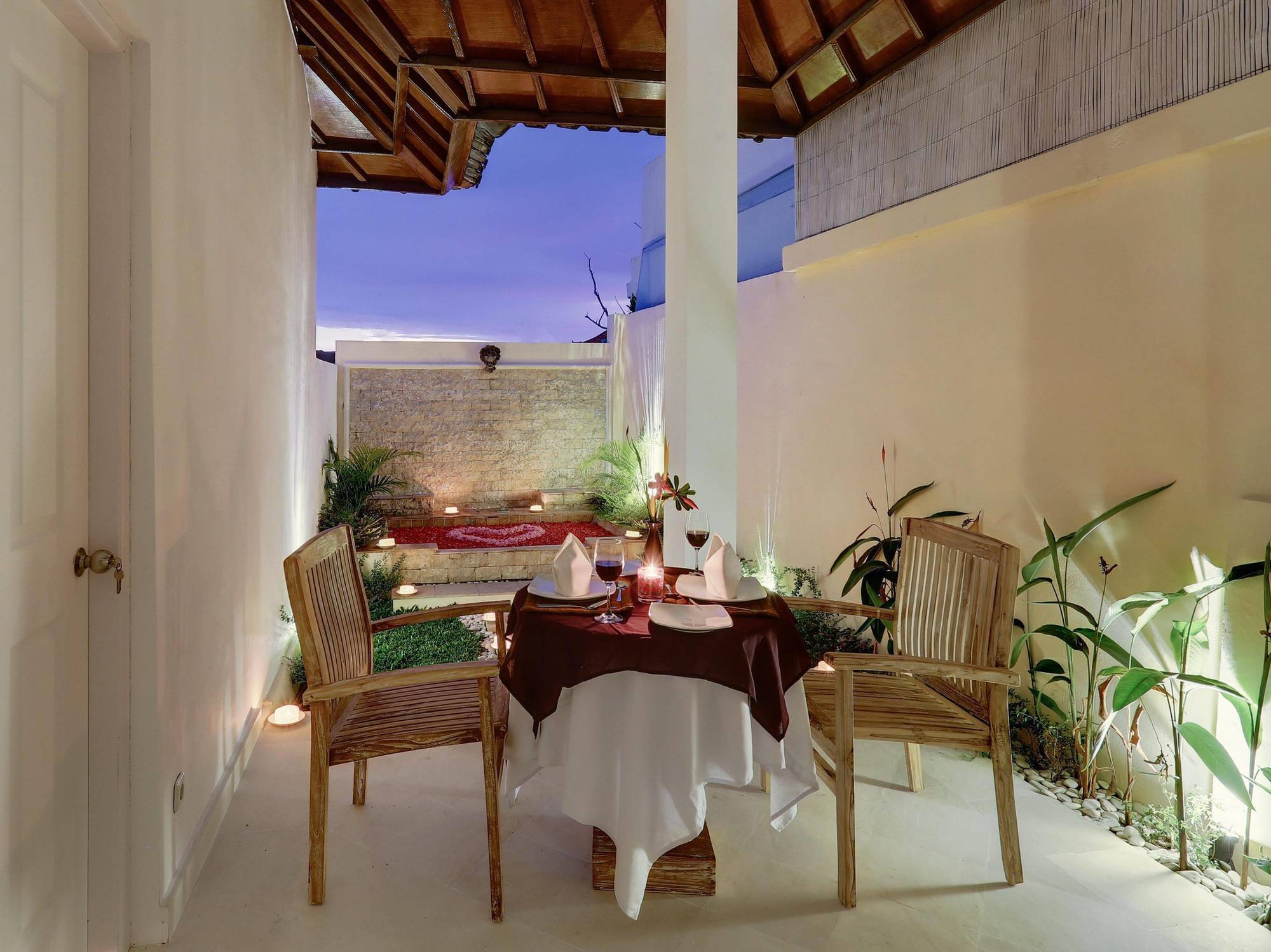 Nipuri Resort And Villas Seminyak By Kamara Buitenkant foto